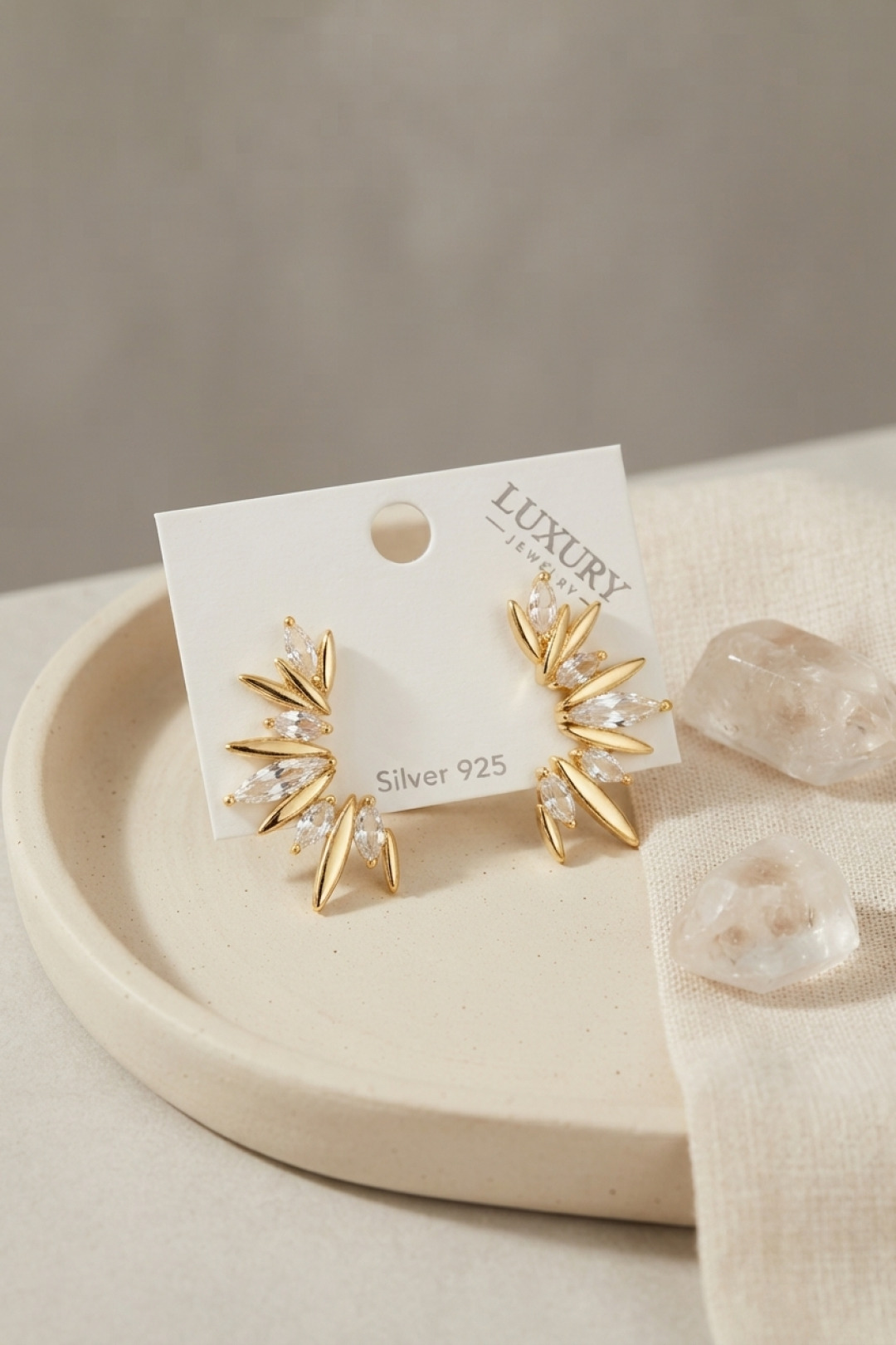 Gold Renk Zirkon Taşlı Saçak Model Vintage Kadın Küpe 5886
