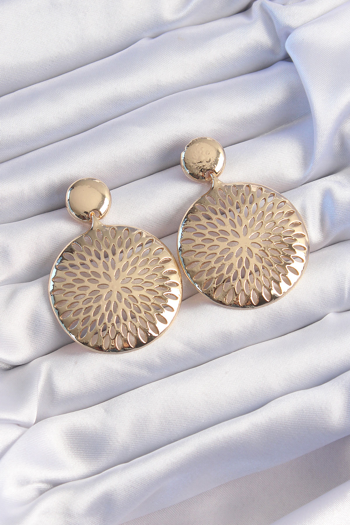 Pirinç Gold Renk Oval İşlemeli Küpe 5886