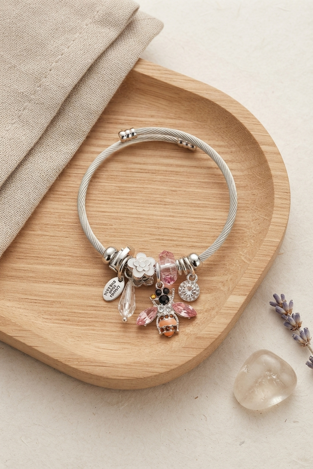 Arı ve Pembe Çiçek Charmlı Gümüş Renk Bileklik 5886