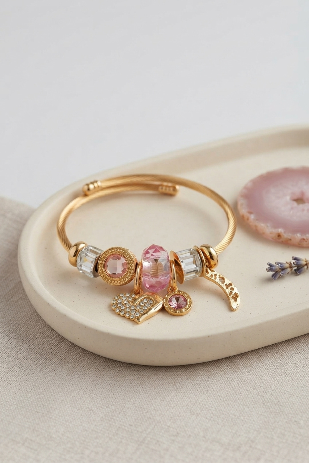 Kalp Model Gold Renk Pembe Charmlı Bileklik 5886
