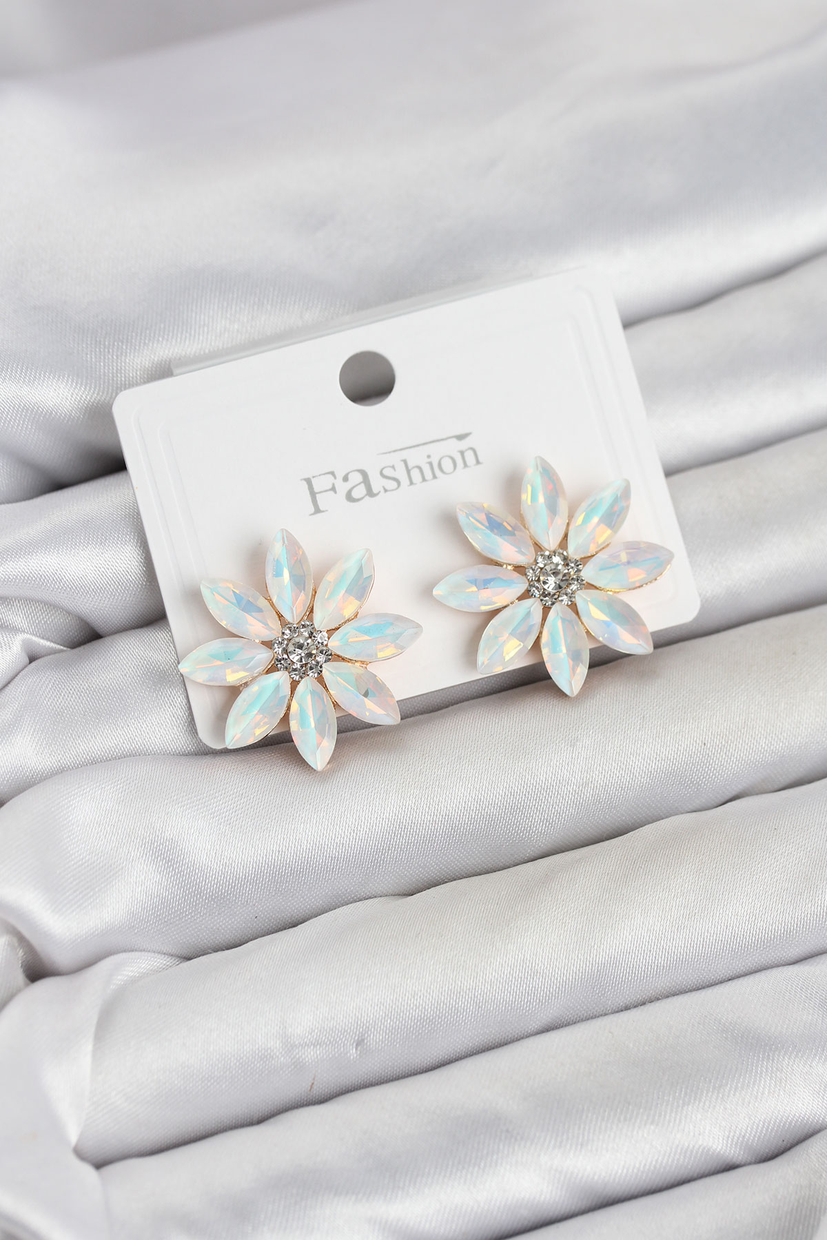 Beyaz Renk Kristal Taşlı Lotus Çiçek Model Kadın Küpe 5886