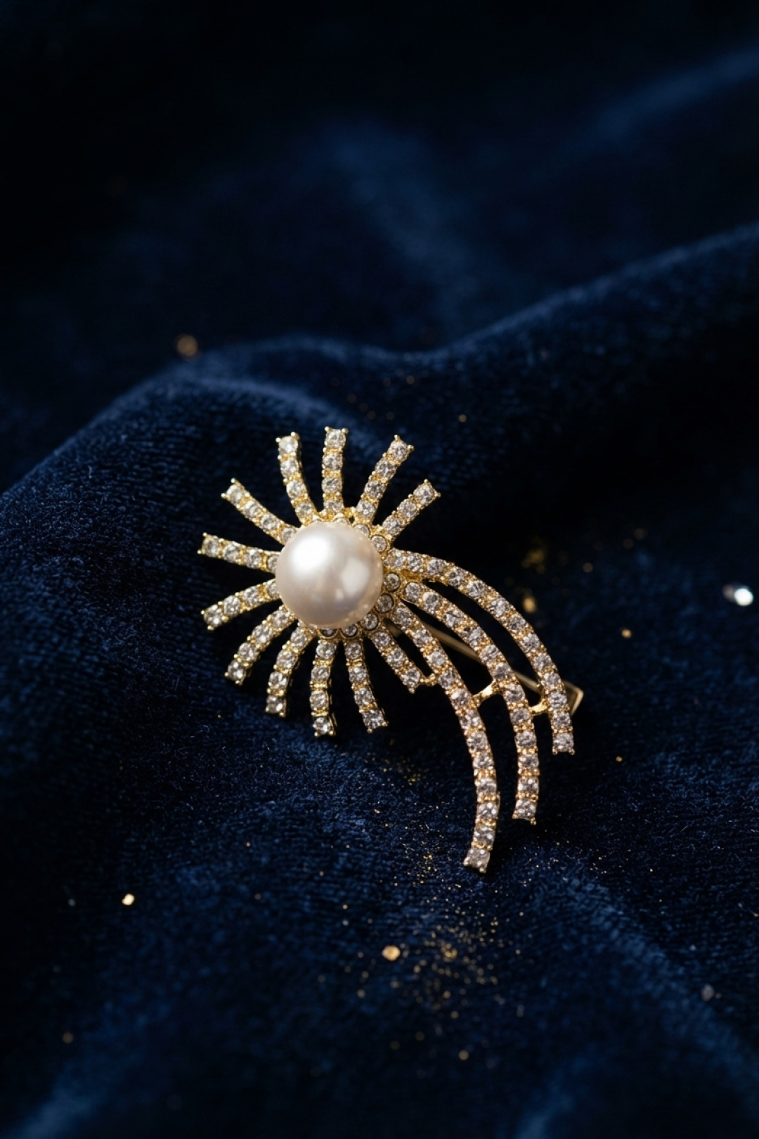 Gold Renk Zirkon Taşlı Halley Model Broş 5886