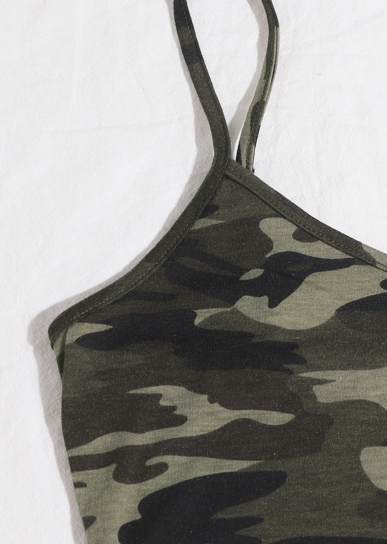 Kadın Kamuflaj Desenli Askılı Crop Top ve Şortlu Gecelik Takım H110440
