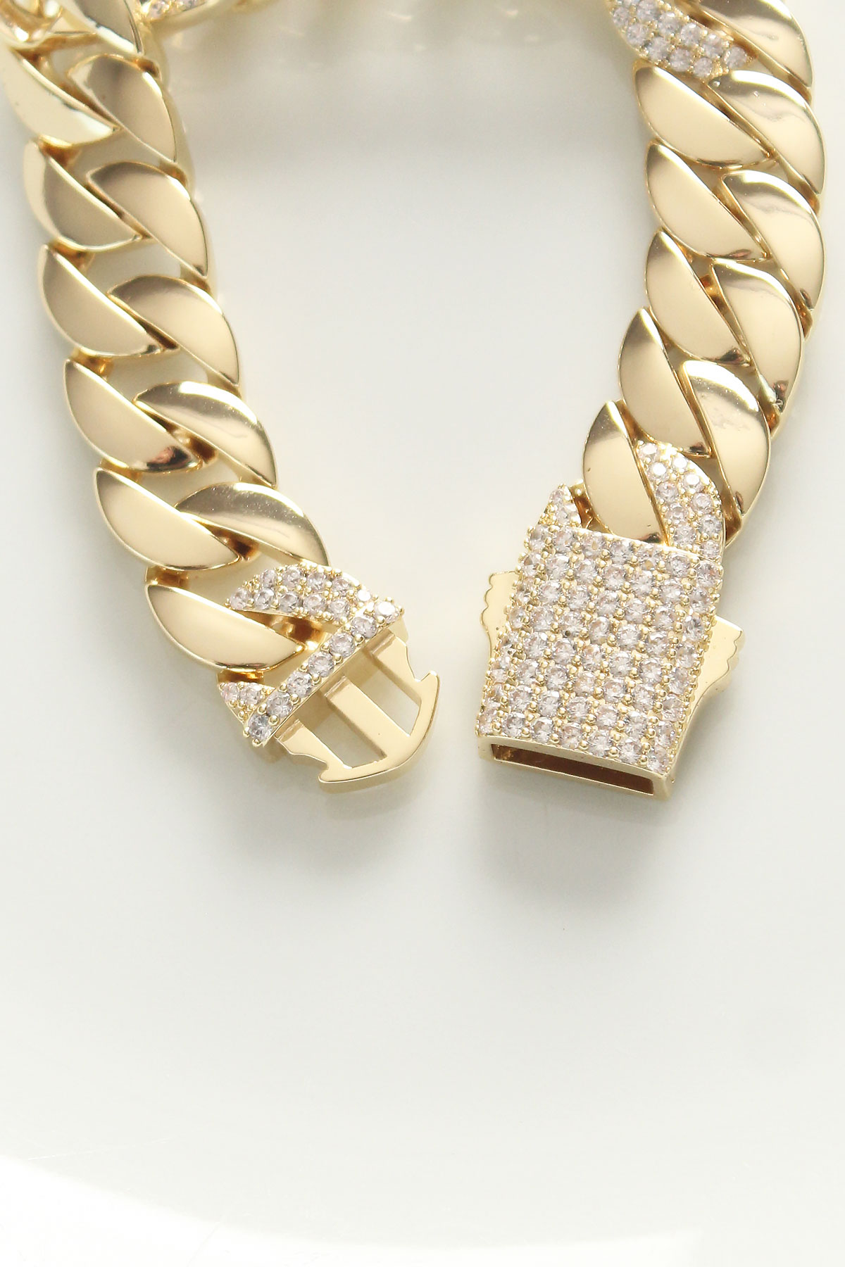 Vip Seri Pirinç Ortası Zirkon Taşlı Gold Renk Gurmet Bileklik 5886
