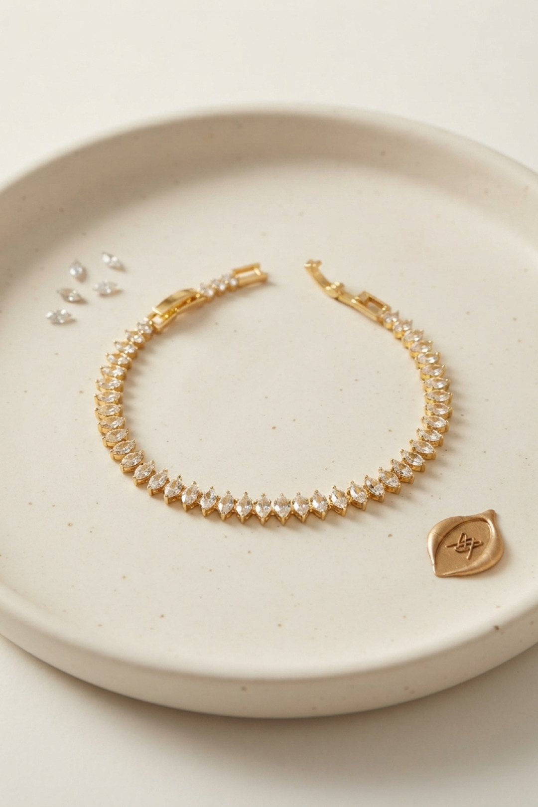 Pirinç Gold Renk Arpa Zirkon Taşlı Su Yolu Kadın Bileklik 5886