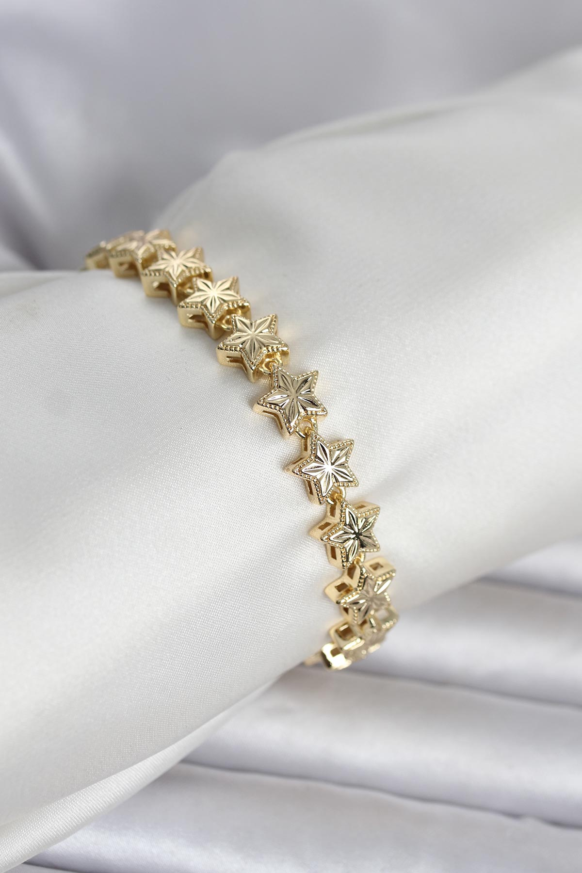 Pirinç Gold Renk Yıldız Model Kadın Bileklik 5886