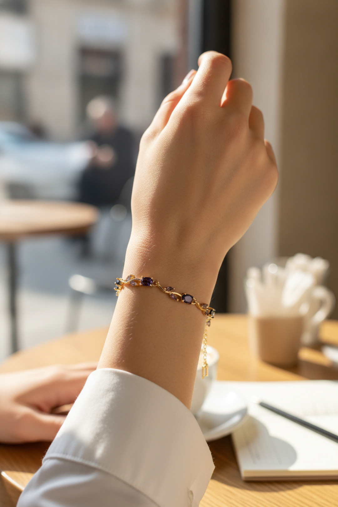 Pirinç Gold Renk Mor Zirkon Taşlı Çiçek Model Kadın Bileklik 5886