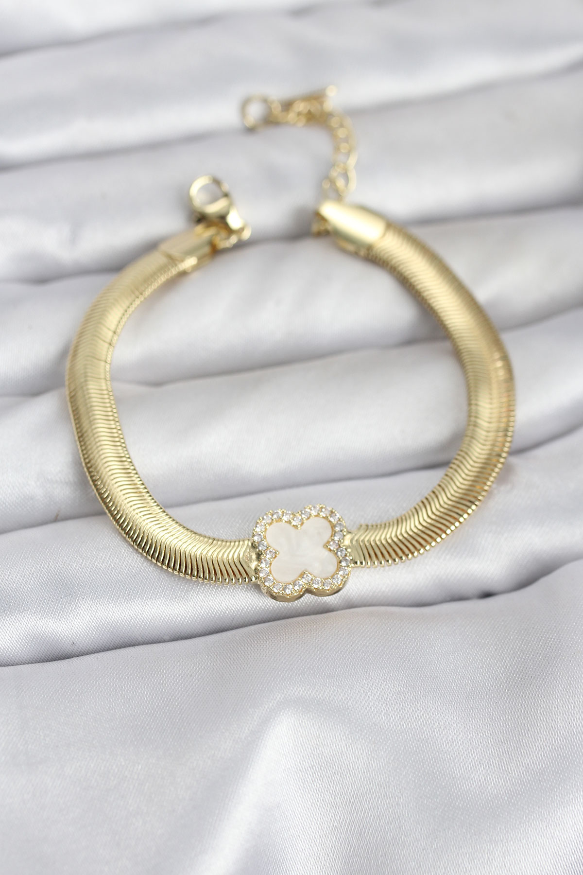 316L Çelik Gold Renk Beyaz Yonca Model Zirkon Taşlı Yılan Zincirli Kadın Bileklik 5886