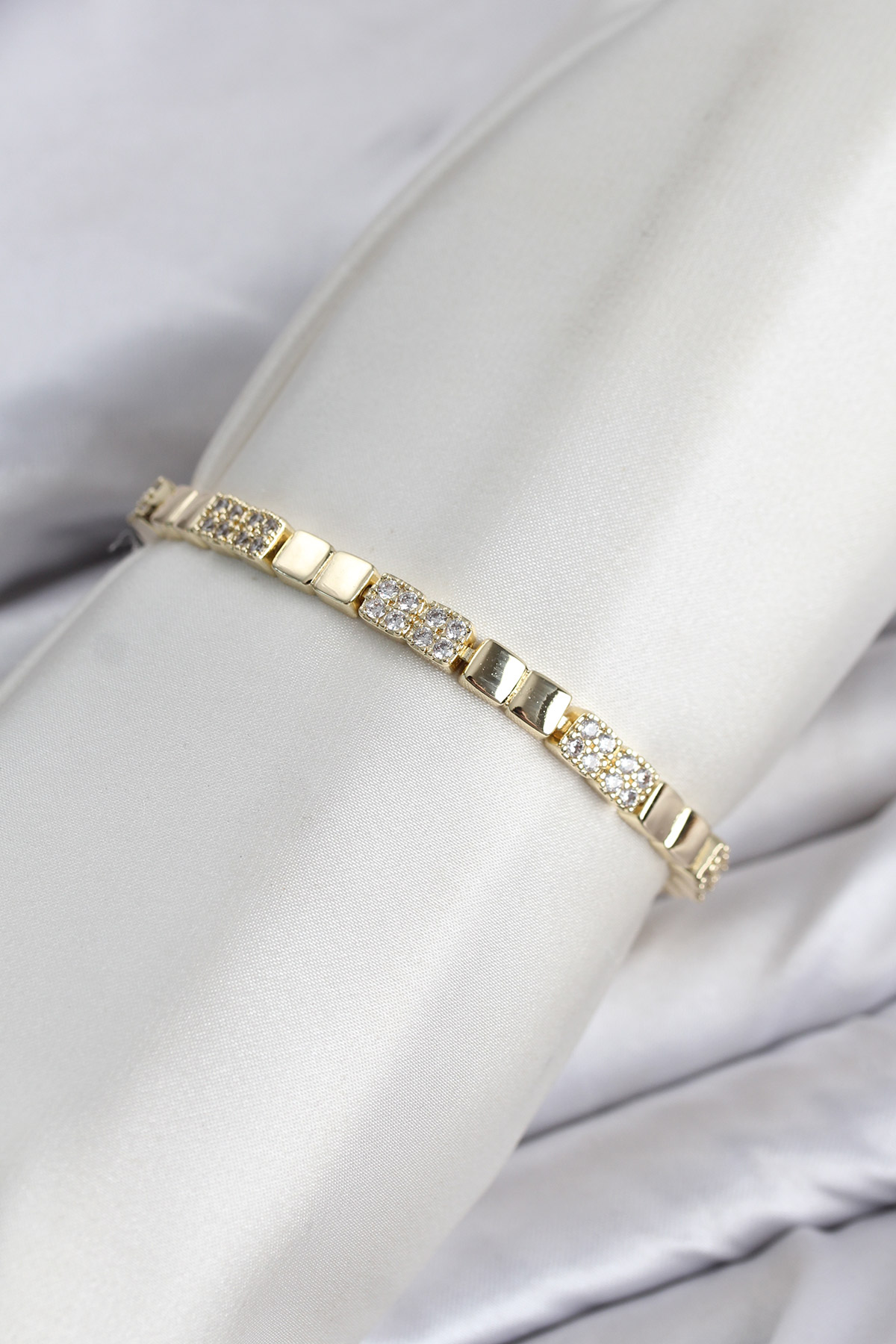 CM Kare Model Zirkon Taşlı VIP Seri Gold Renk Pirinç Kadın Bileklik 5886