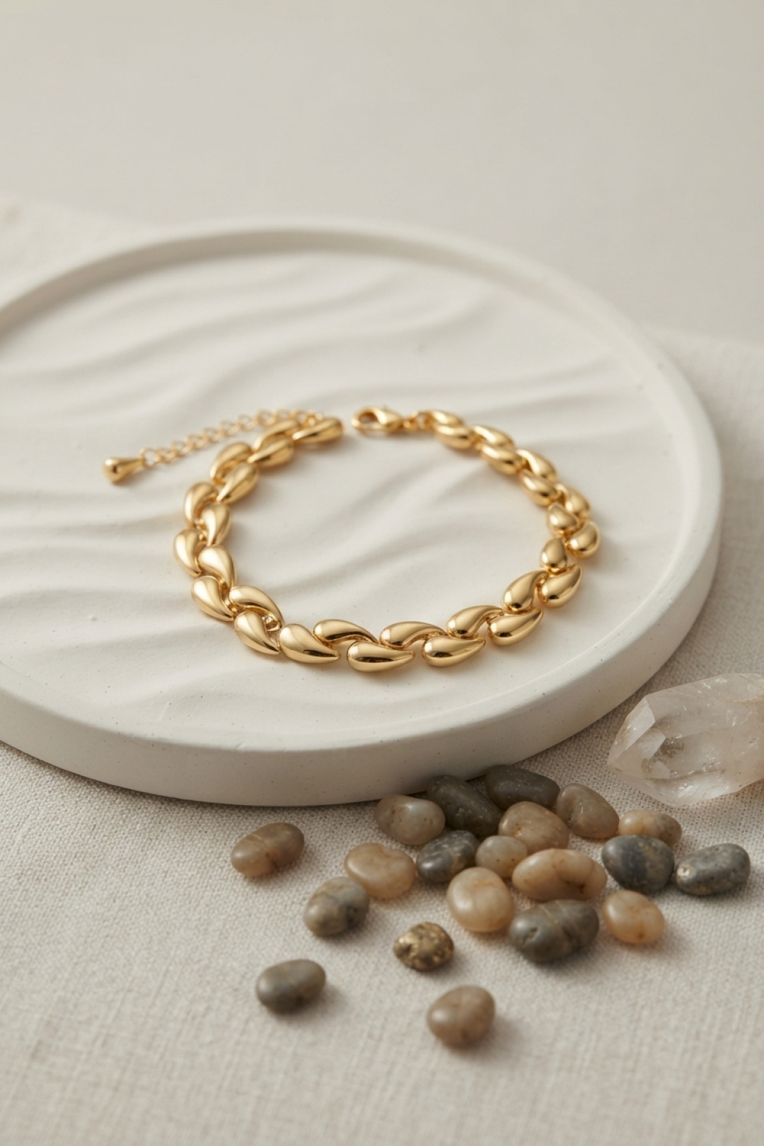 Gold Renk Sarmal Damla Model Kadın Bileklik 5886