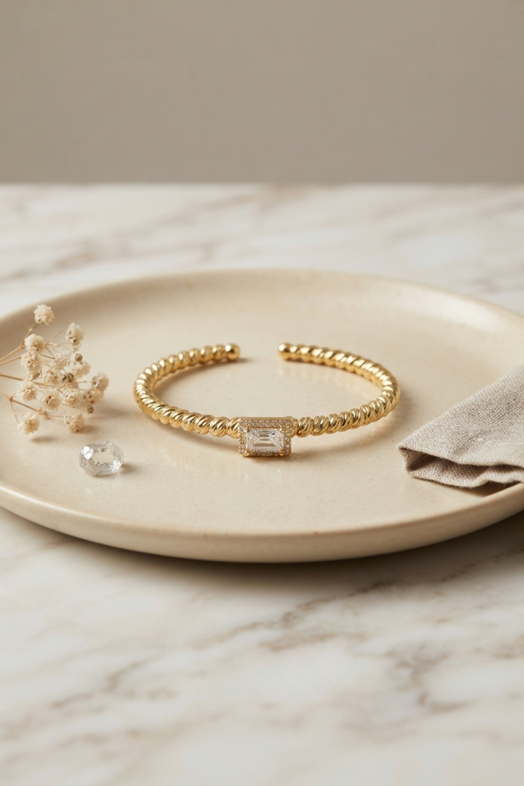 Gold Renk Dorika Model Kare Zirkon Taşlı Kadın Bileklik 5886