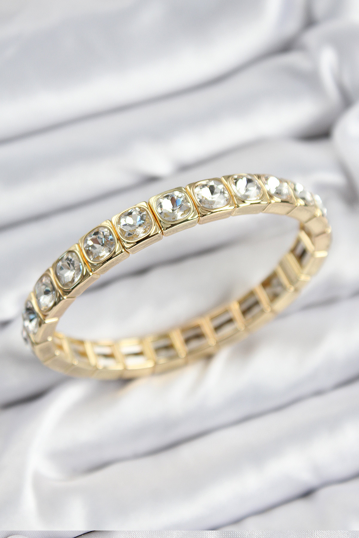 Pirinç Zirkon Taşlı Kare Model Gold Renk Lastikli Kadın Bileklik 5886