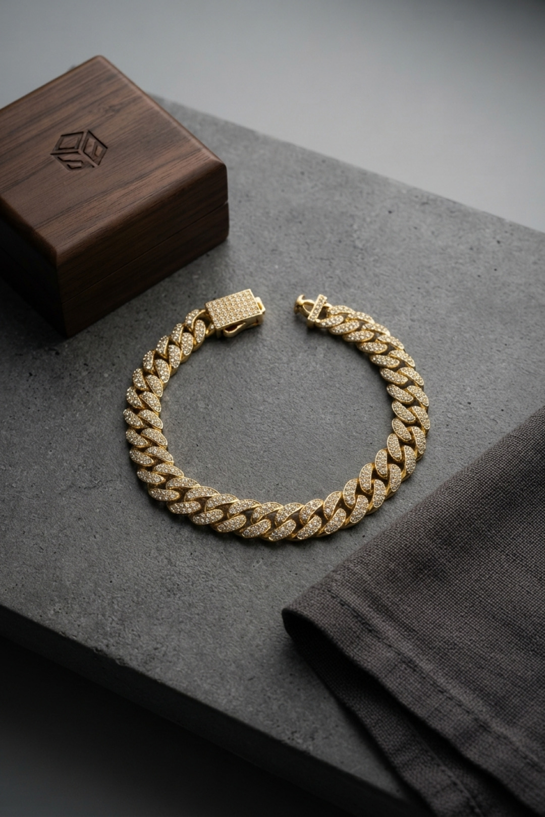 Cuban Zincir Model Zirkon Taşlı Gold Renk Erkek Bileklik 5886