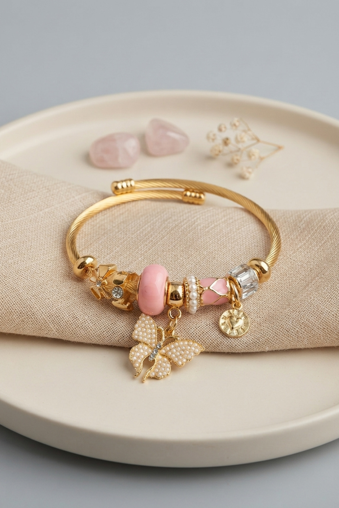 Pembe Kelebek Model Gold Renk Charmlı Bileklik 5886