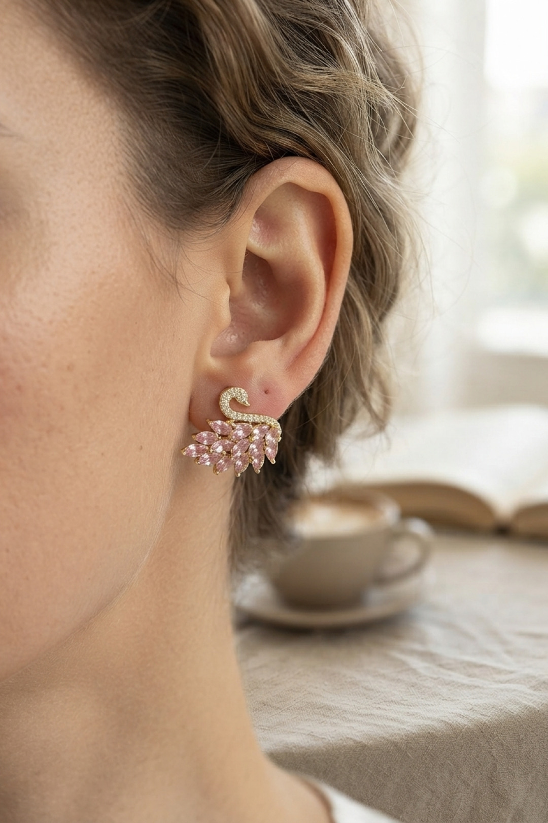 Pembe Zirkon Taşlı Gold Swan Kuğu Model Kadın Küpe 5886
