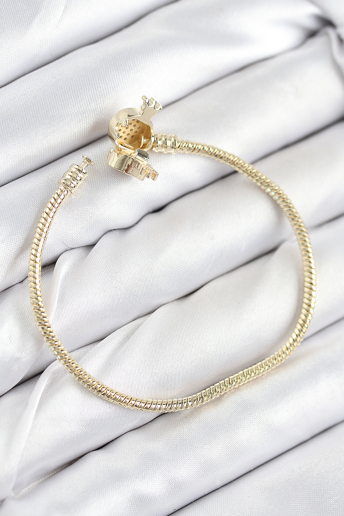 Pirinç Charm Zirkon Taşlı Taç Model Gold Renk Kadın Bileklik 5886