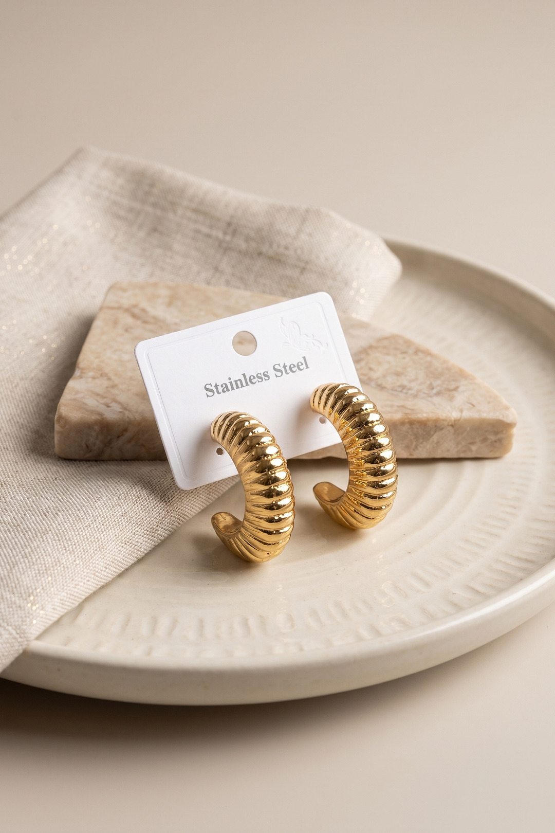 316L Çelik Gold Renk Bombeli Kroasan Model Küpe 5886