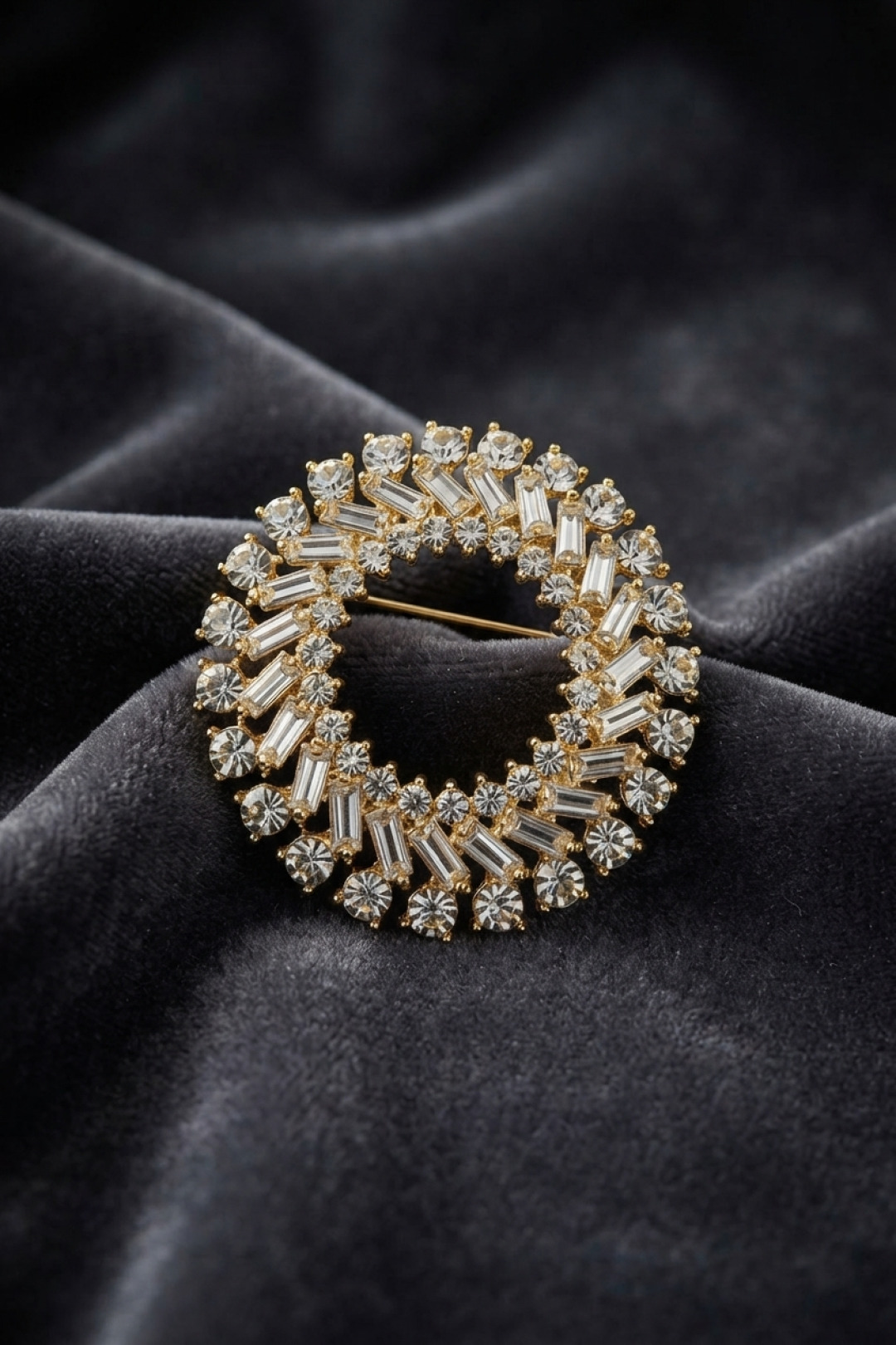 Gold Renk Zirkon Taşlı Halka Model Broş 5886
