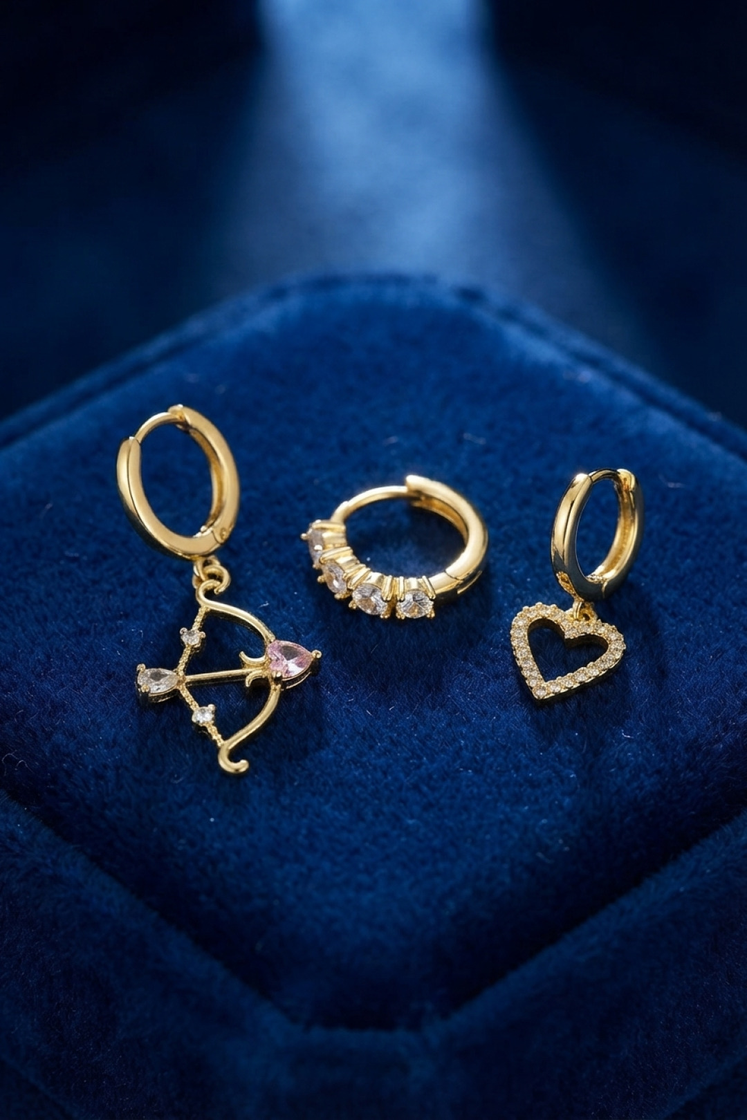 3 lü Set Küpe Gold Renk Eros Yay Detaylı 5886