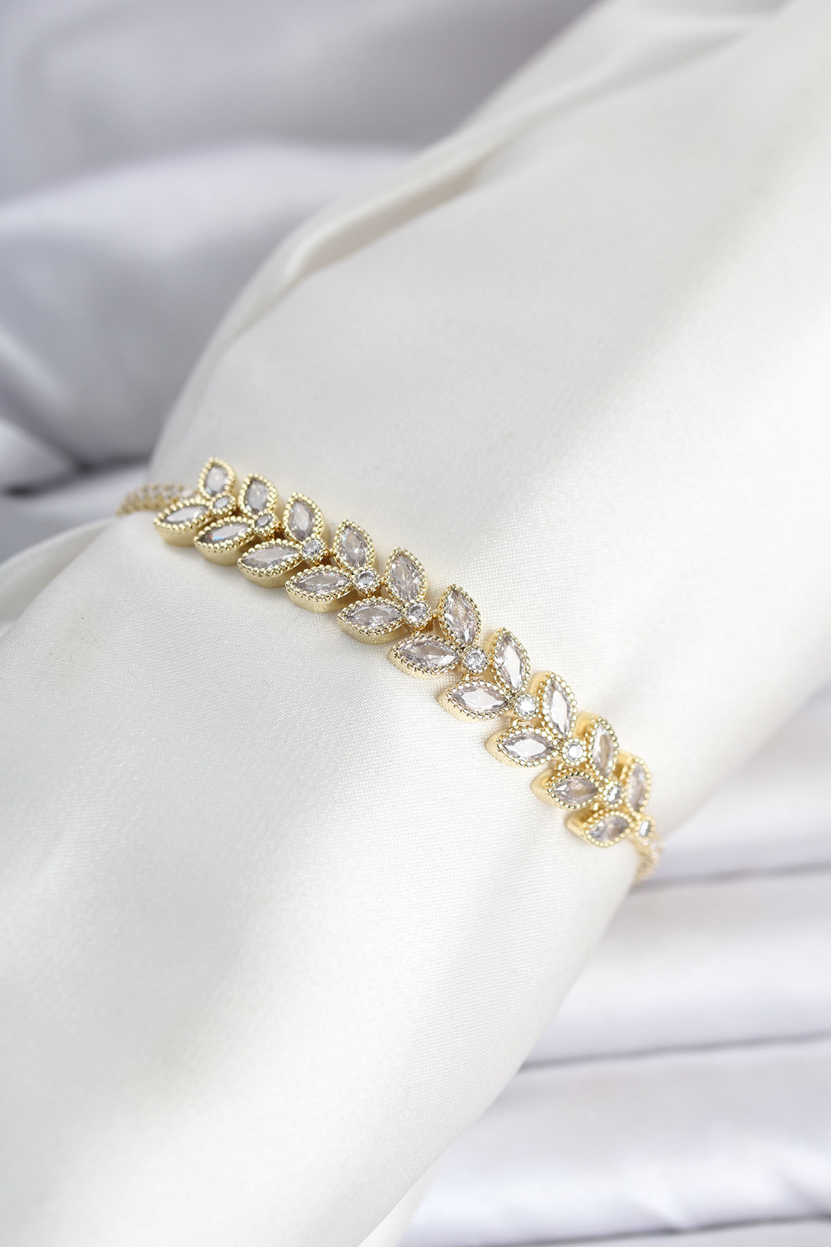 Pirinç Gold Renk Başak Model Su Yolu Kadın Bileklik 5886