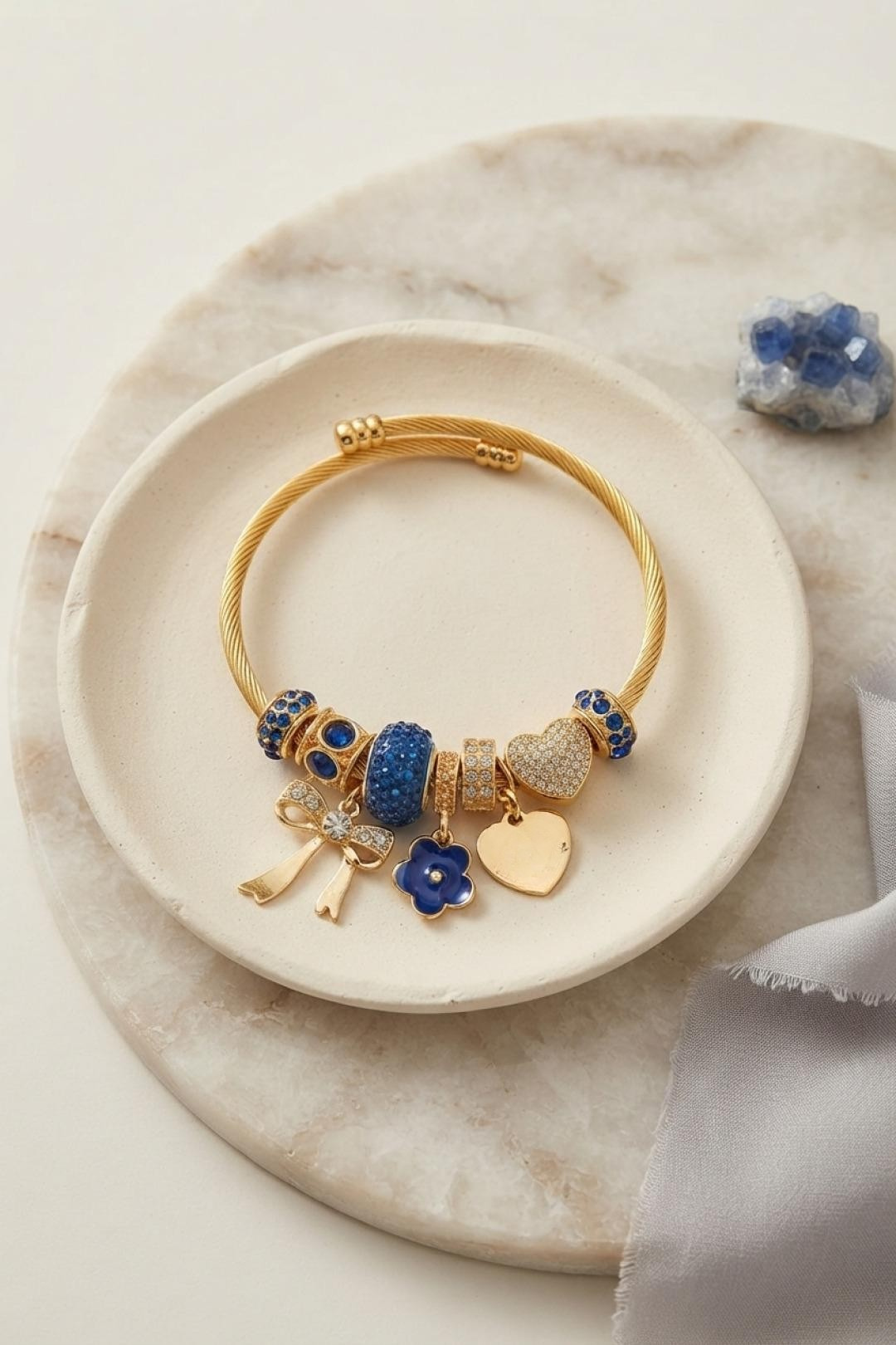 Fiyonk Charmlı Mavi Renk Gold Bileklik 5886