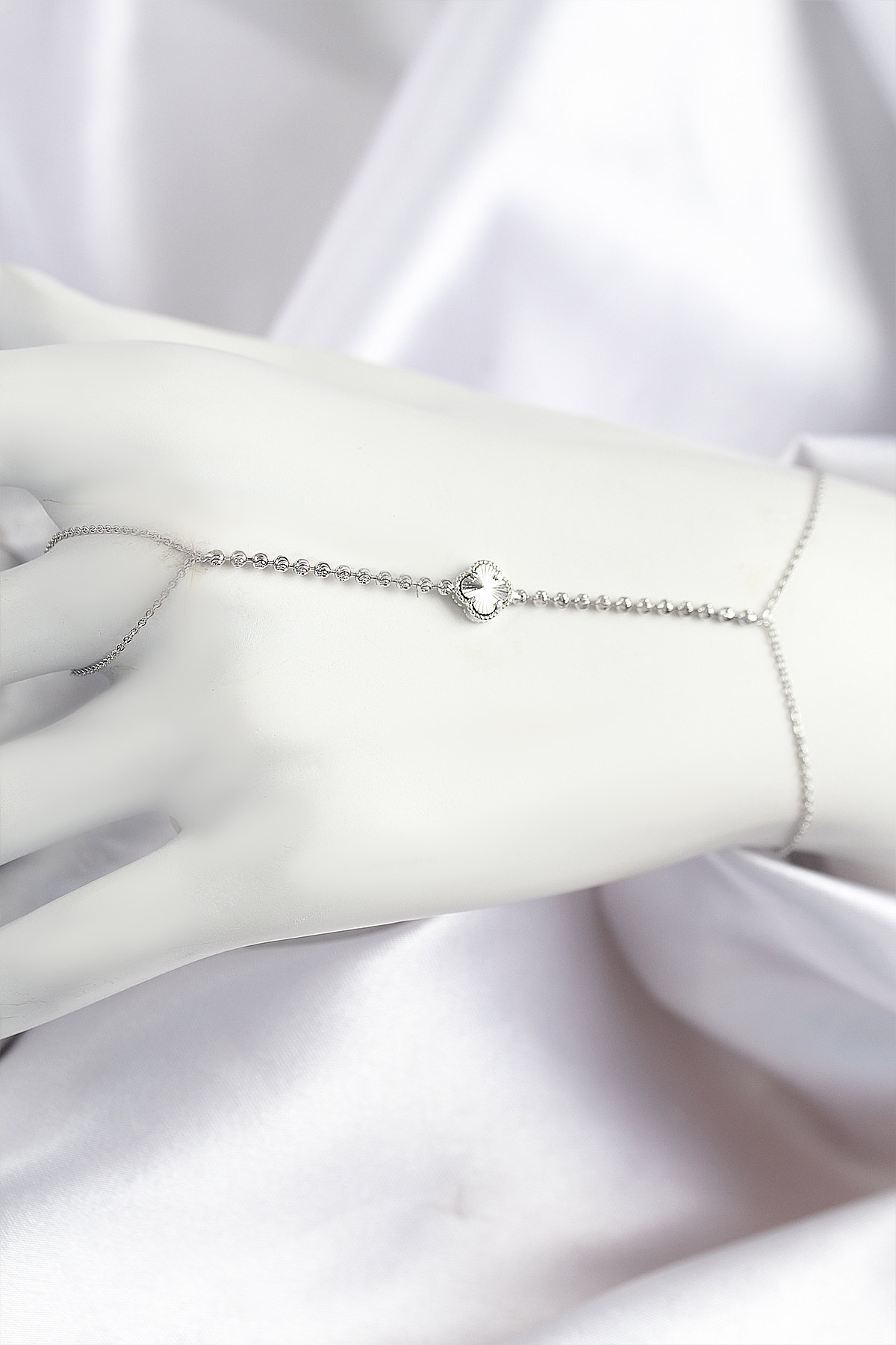 Pirinç Zirkon Taşlı Yonca Model Gümüş Renk Şahmeran 5886