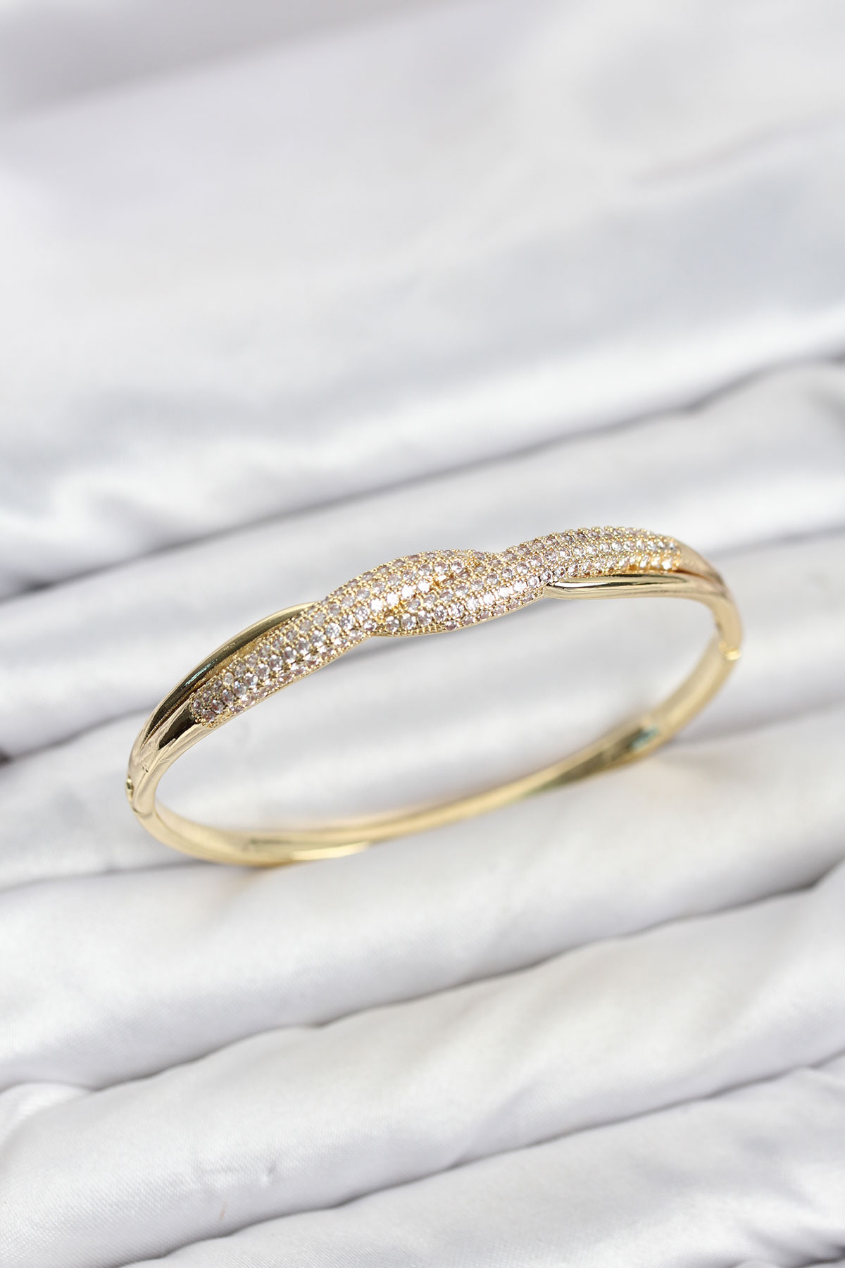 Gold Renk Zirkon Taşlı Sarmal Model Kadın Kelepçe Bileklik 5886