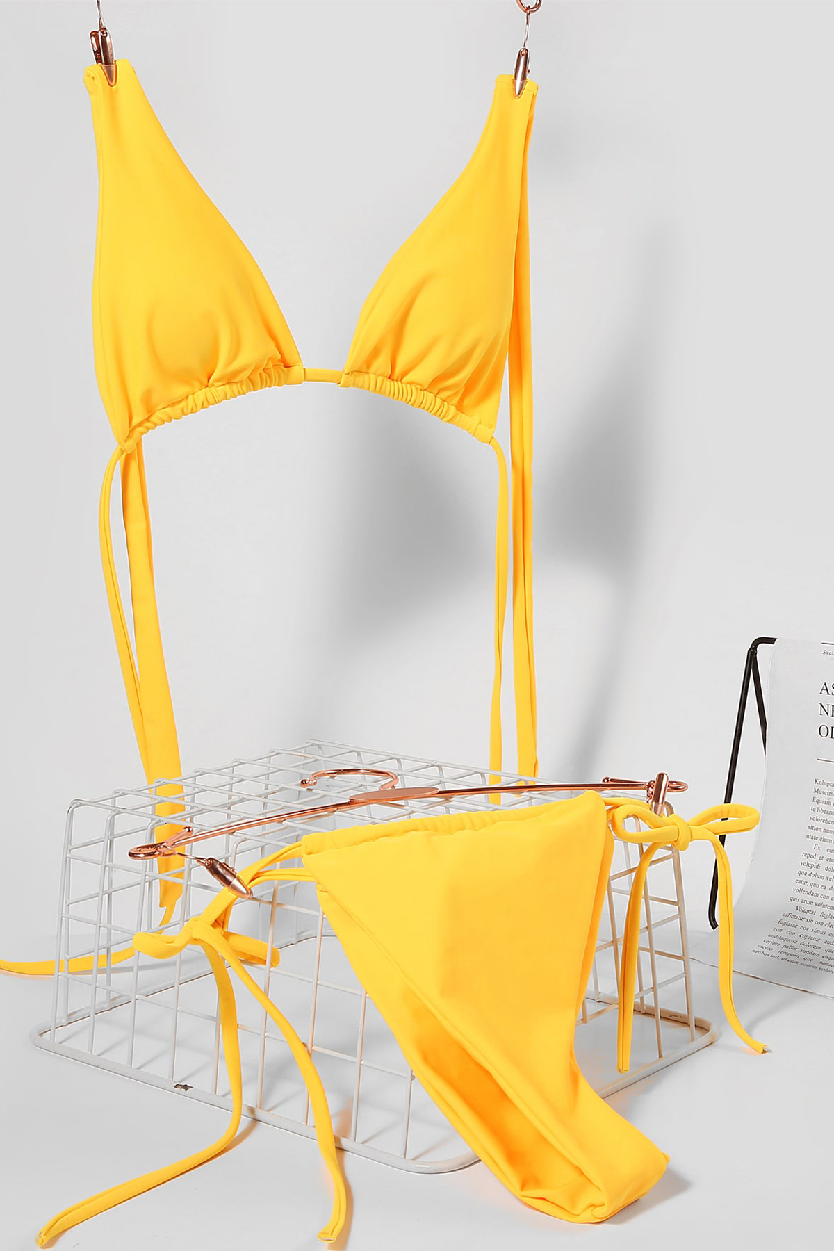 Kadın Sarı Yandan Bağlamalı Tangalı Üçgen Bikini Mayo Takımı