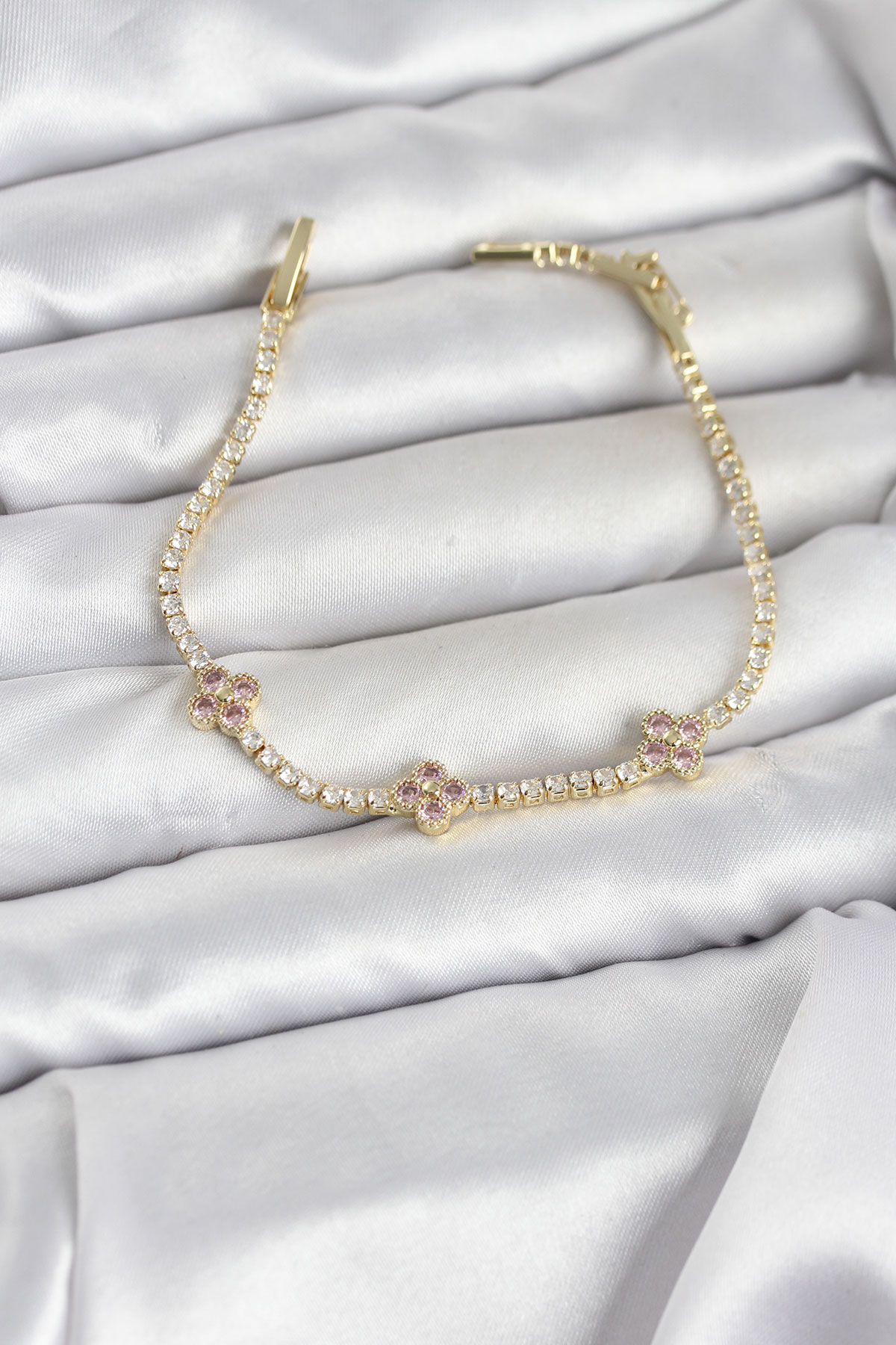 Pembe Yonca Detaylı Zirkon Taşlı Gold Renk Pirinç Su Yolu Kadın Bileklik 5886