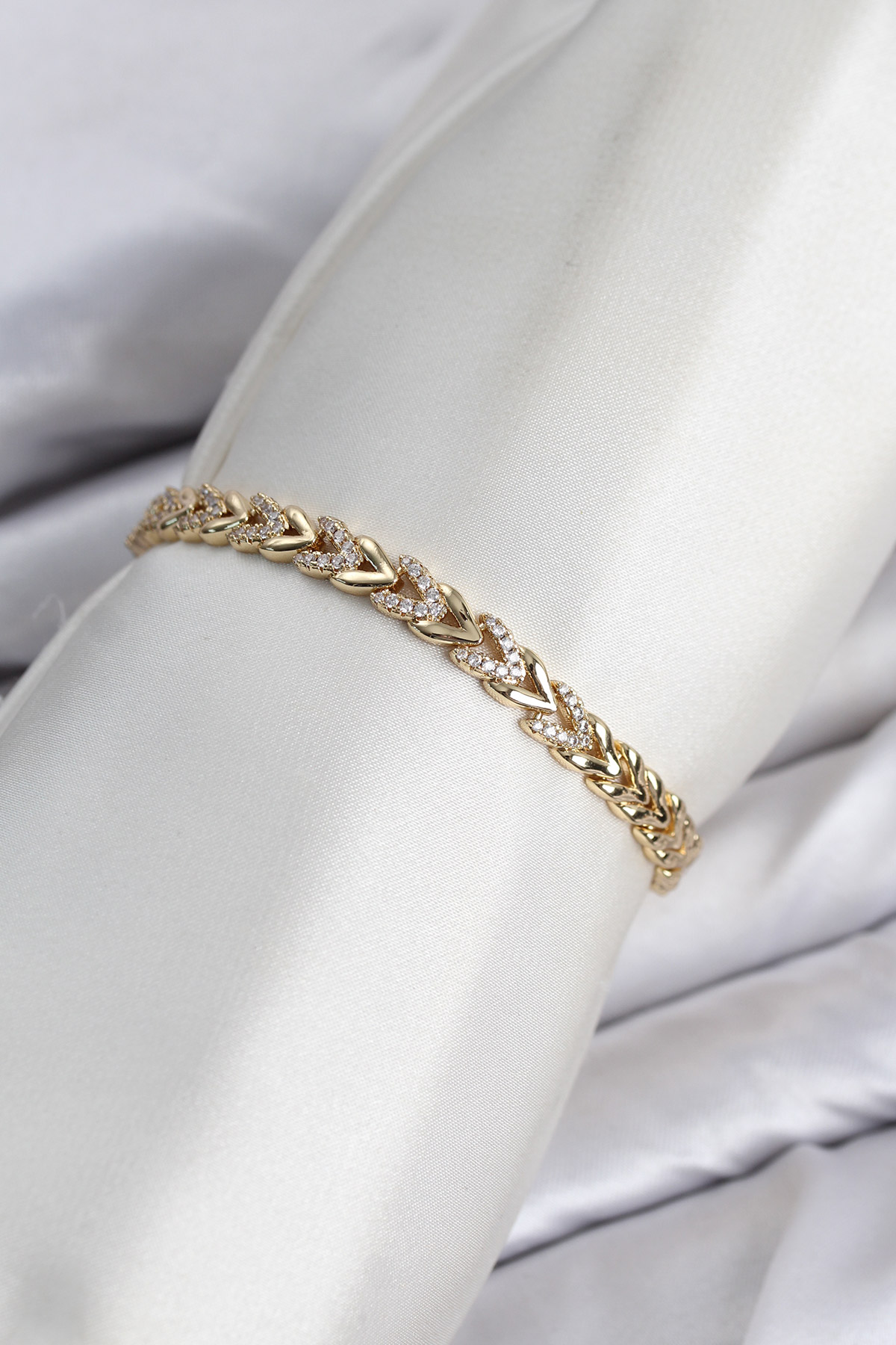 CM Model Zirkon Taşlı VIP Seri Gold Renk Pirinç Kadın Bileklik 5886