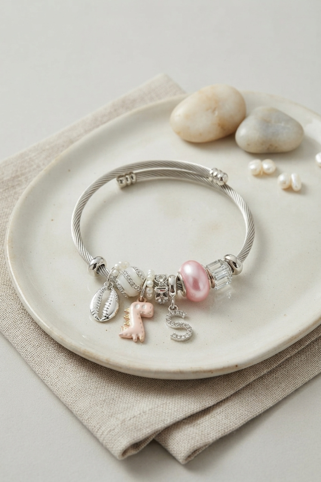 Pembe Dinazor Model Charmlı Gümüş Renk Bileklik 5886