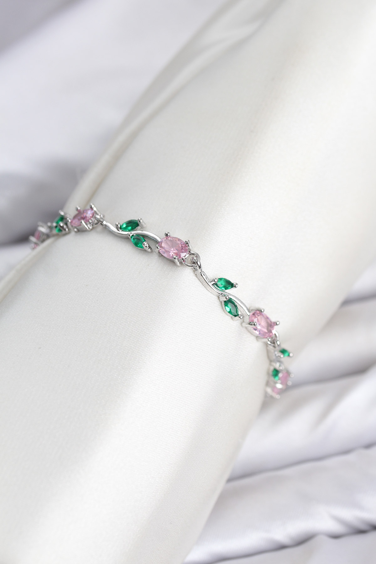 Pirinç Gümüş Renk Pembe Zirkon Taşlı Çiçek Model Kadın Bileklik 5886