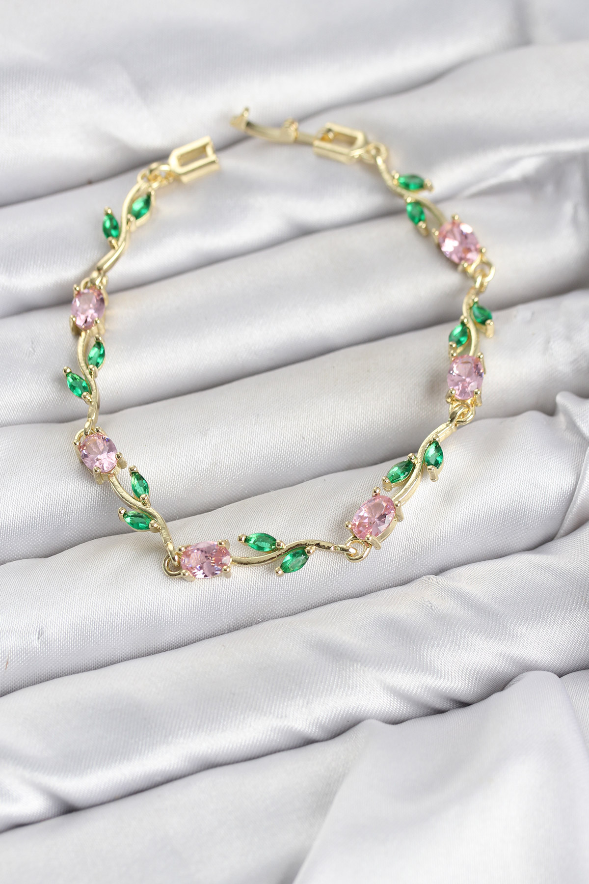 Pirinç Gold Renk Pembe Zirkon Taşlı Çiçek Model Kadın Bileklik 5886