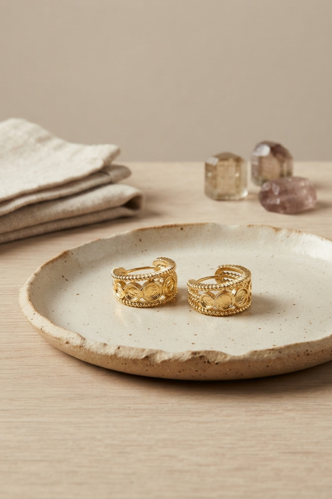 316L Çelik Gold Renk Para Figürlü Kenarları İşlemeli Küpe 5886