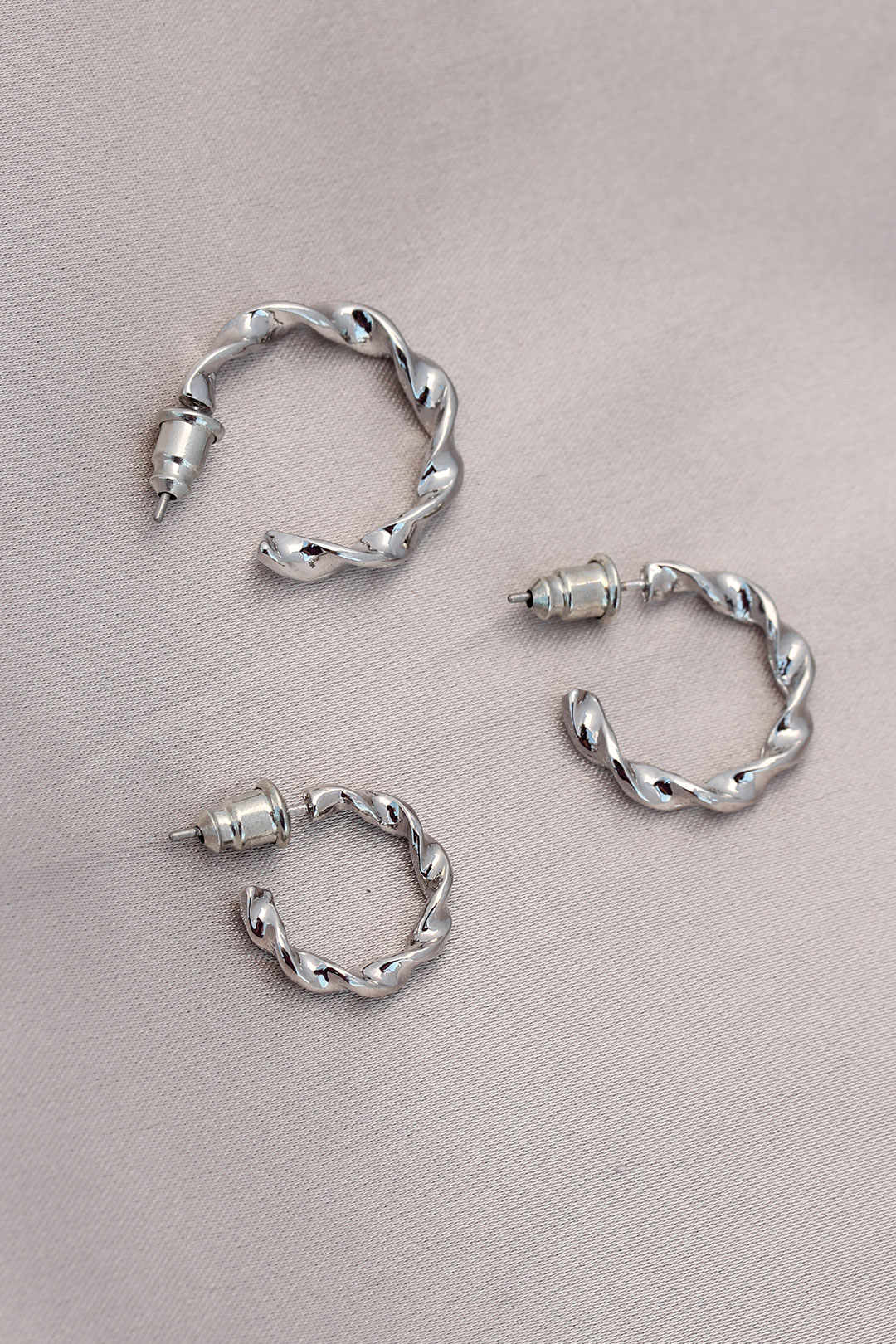 Burgu Model Gümüş Metal Küpe Seti 5886