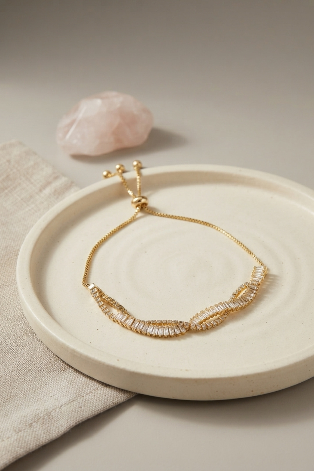 Gold Renk Baget Zirkon Taşlı Sarmal Model Pirinç Asansör Bileklik 5886