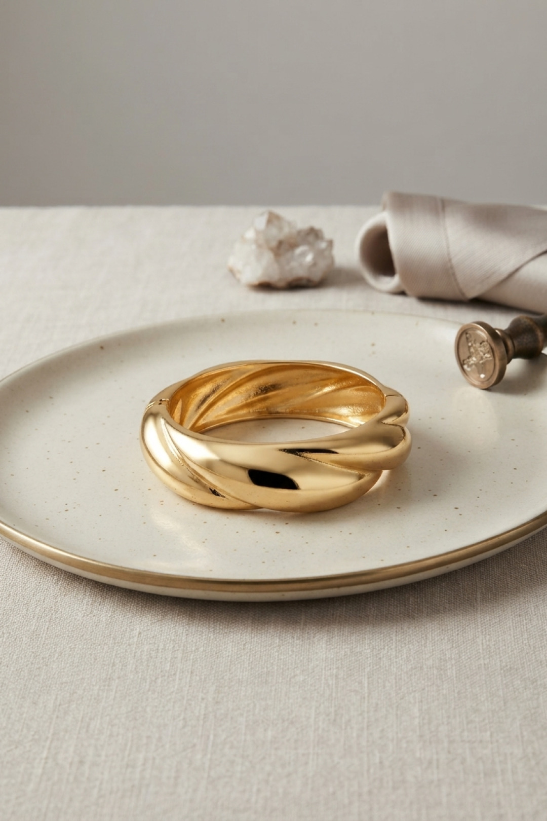 Gold Renk Pirinç Sarmal Model Vintage Kalın Kelepçe Bilezik 5886