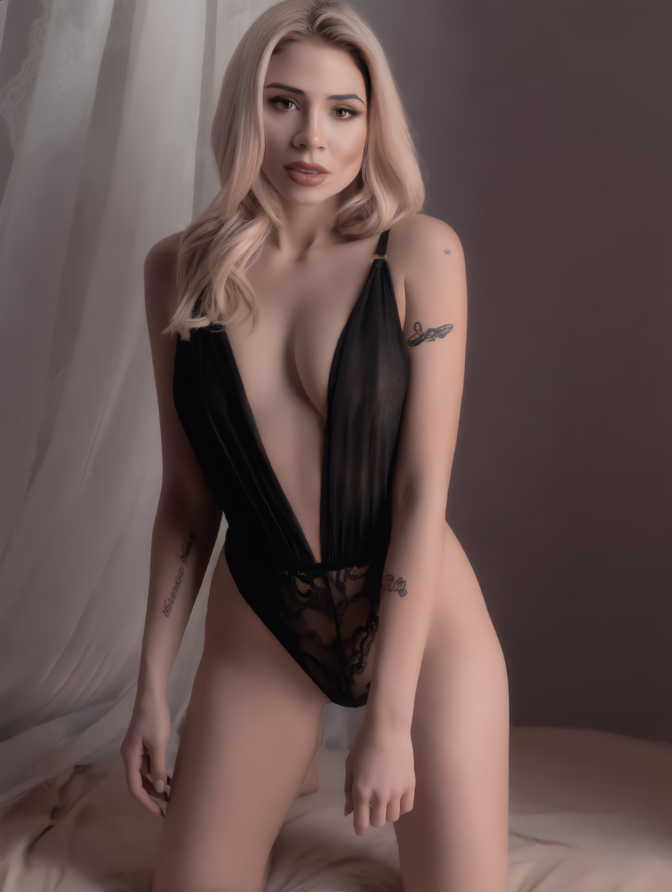 Siyah Dantelli Özel Bölgesi Açık Fantazi Body