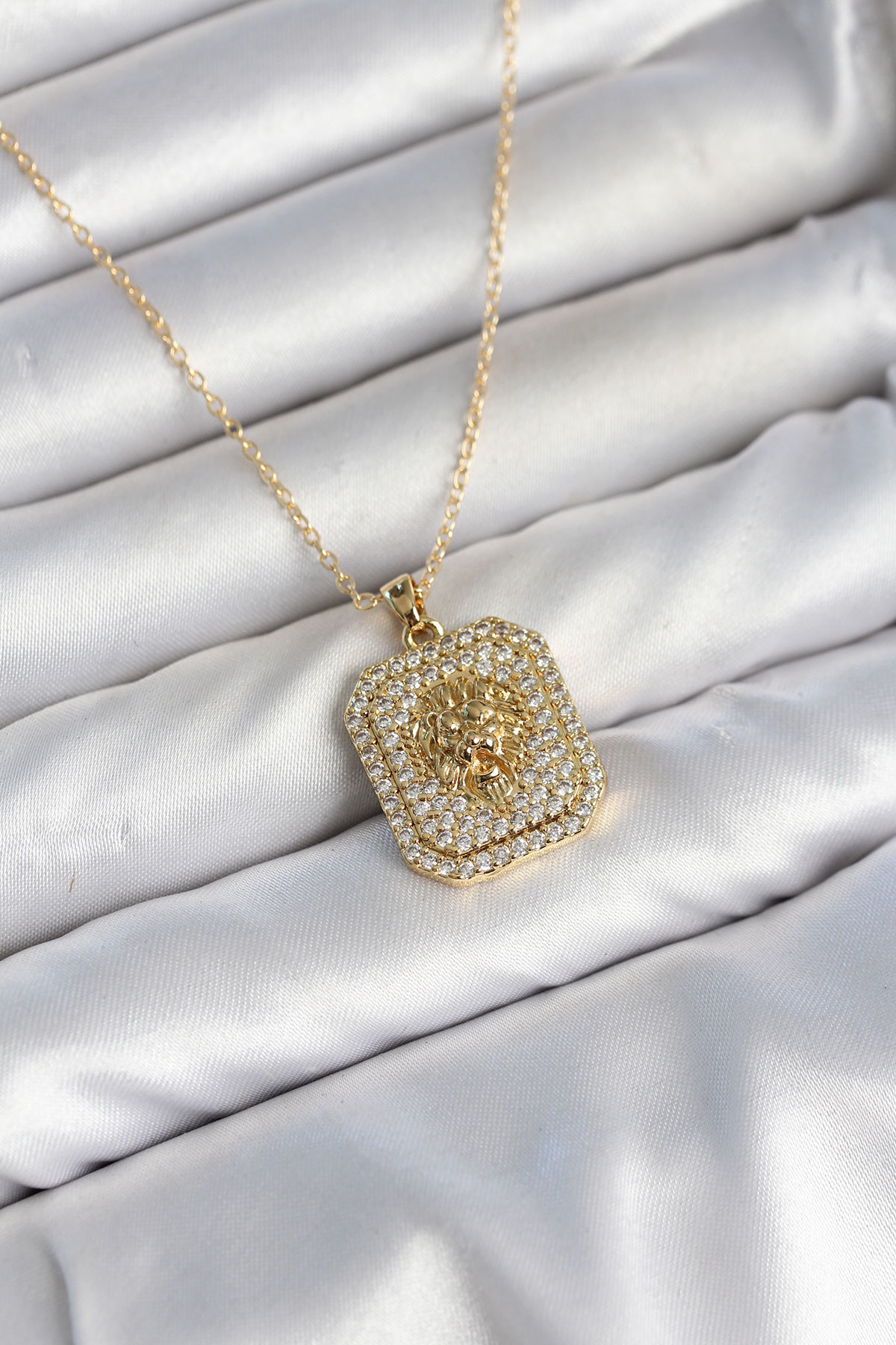 316L Çelik Zincir Gold Aslan Madalyon Model Zirkon Taşlı Kadın Kolye 5886