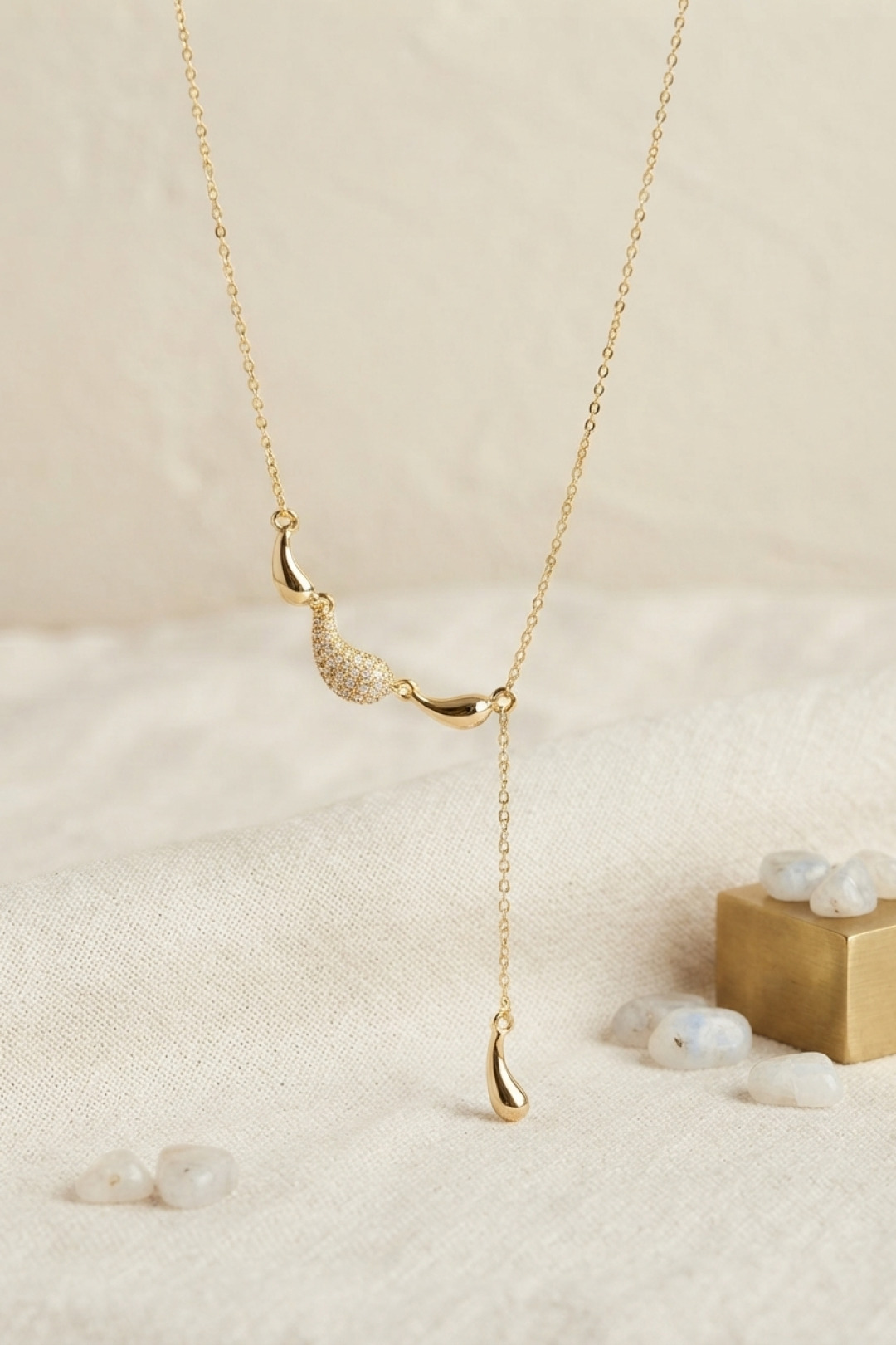 Pirinç Gold Renk Zirkon Taşlı Damla Model Kadın Kolye 5886