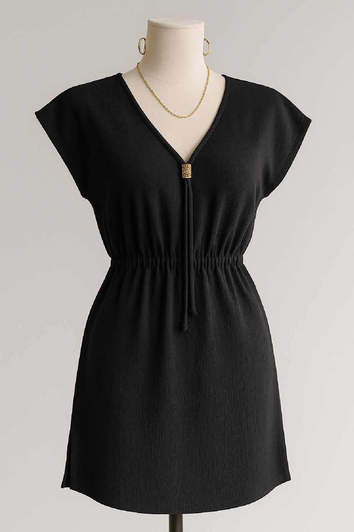 Kadın Siyah Yanları Yırtmaçlı Tokalı V Yaka Mini Plaj Elbisesi H110431