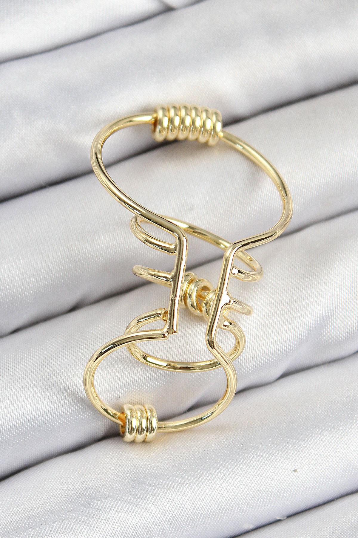 Pirinç Halkalı Model Gold Renk Kıkırdak Küpe 5886