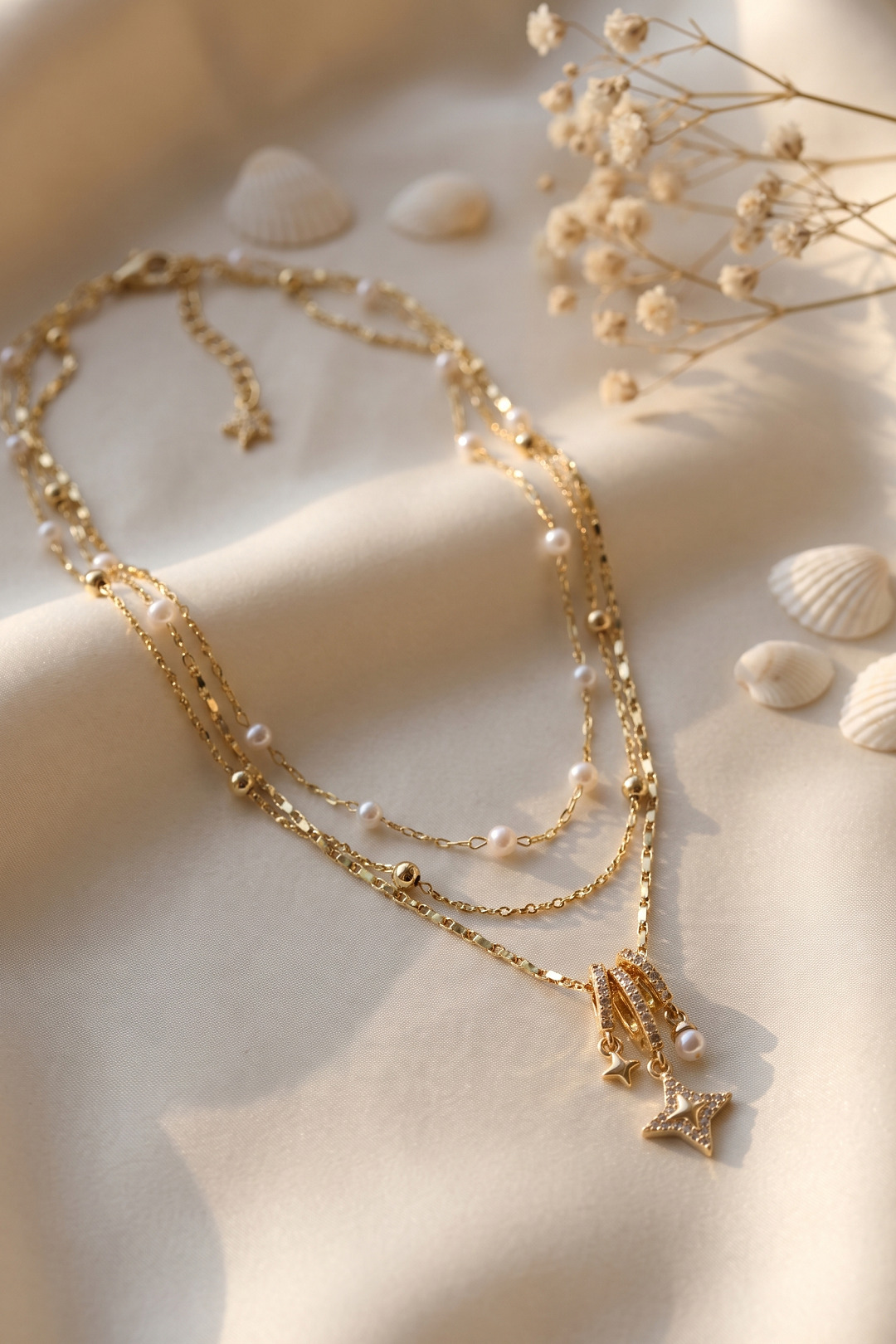 Gold Renk Pirinç Charmlı Model Kombin Kadın Kolye 5886