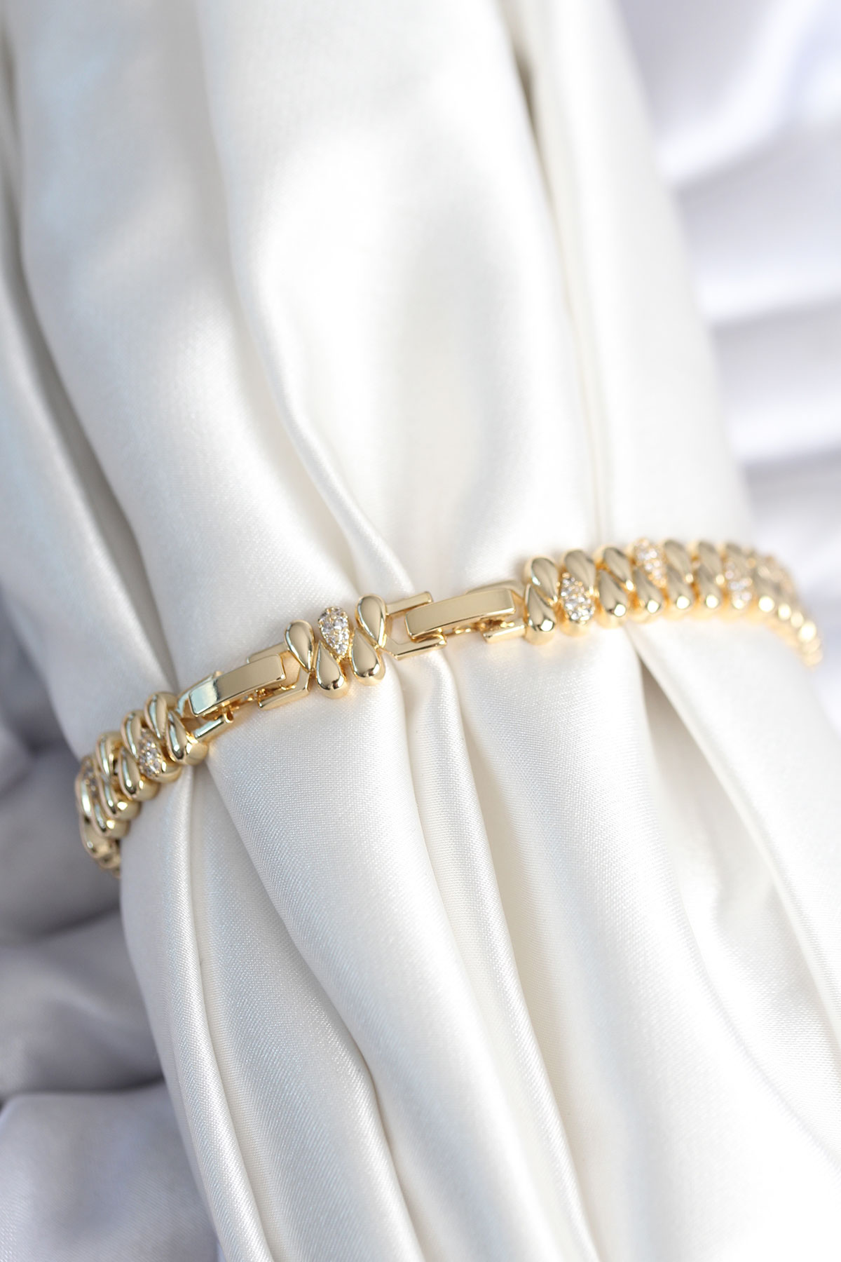 Pirinç Gold Renk Damla Model Zirkon Taşlı Kadın Bileklik 5886
