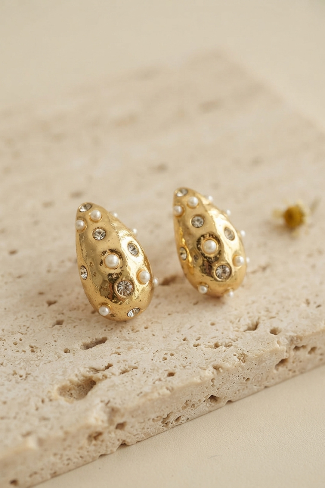 316L Çelik Gold Renk Taşlı Damla Model Küpe 5886