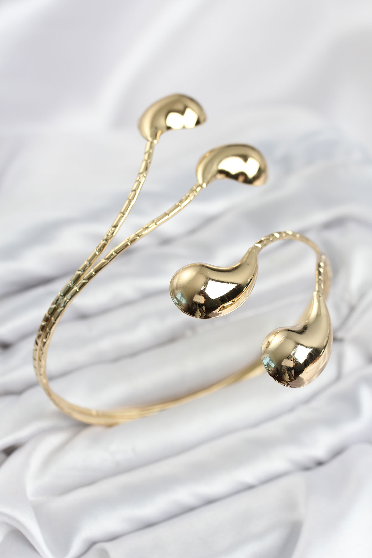 Pazu Bileklik Gold Renk Pirinç Damla Model 5886