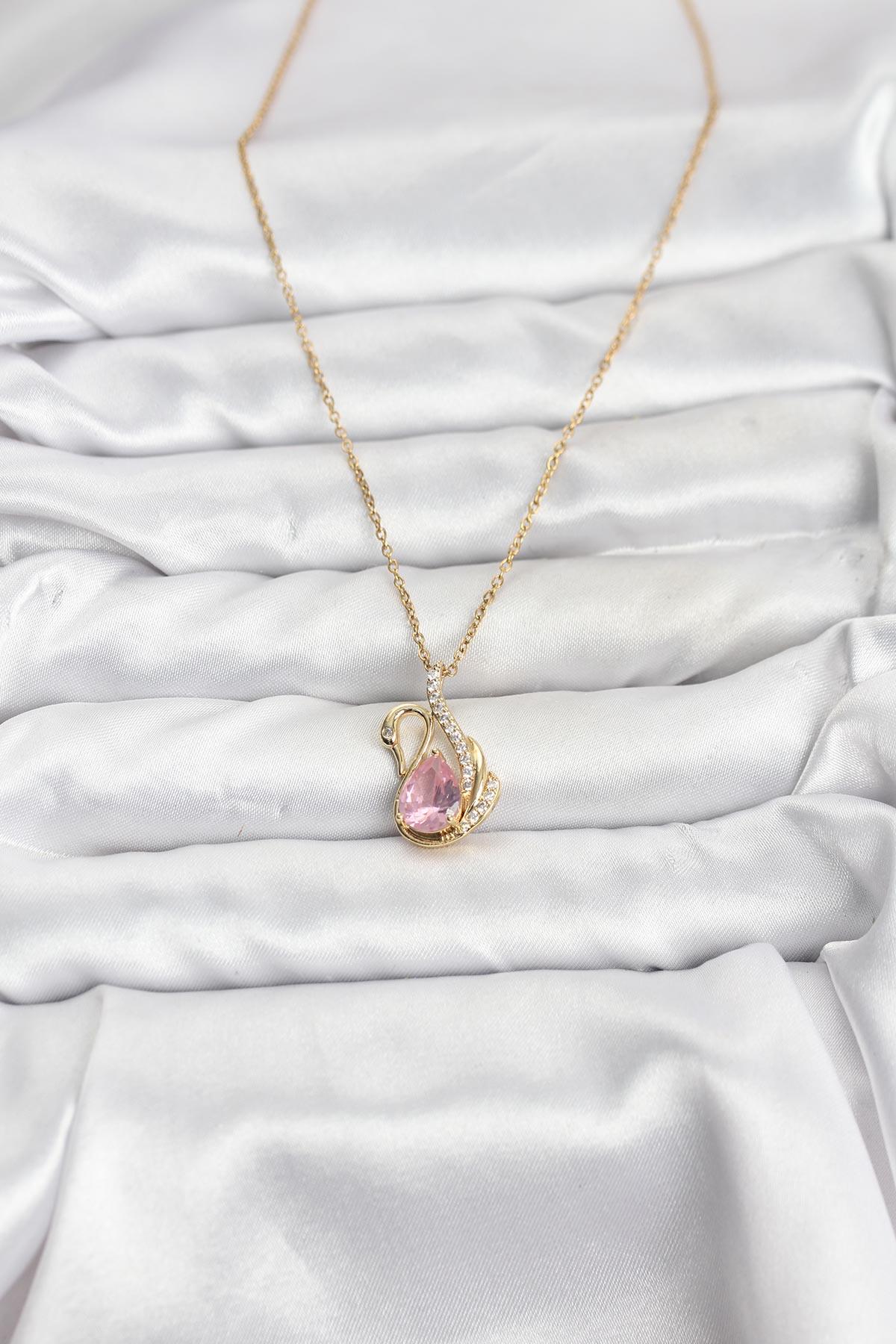 316L Çelik Zincir Gold Renk Pembe Kuğu Model Zirkon Taşlı Kadın Kolye 5886