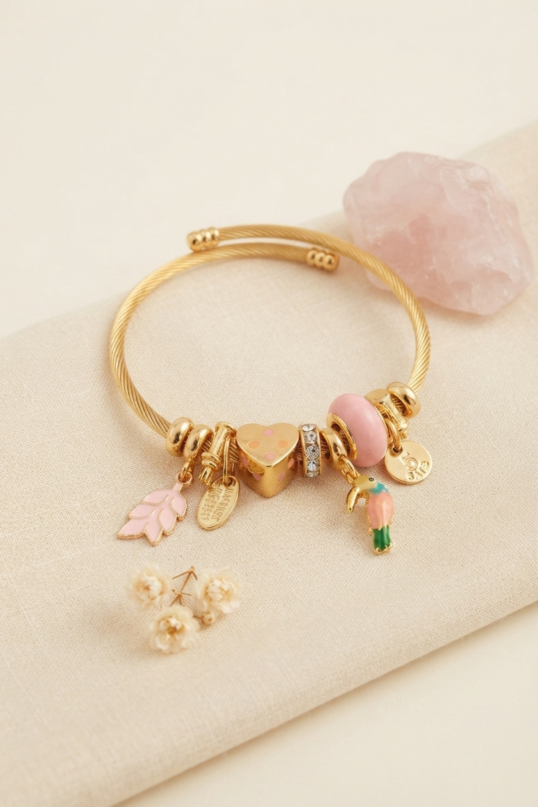 Kuş Figürlü Pembe Charmlı Gold Renk Bileklik 5886