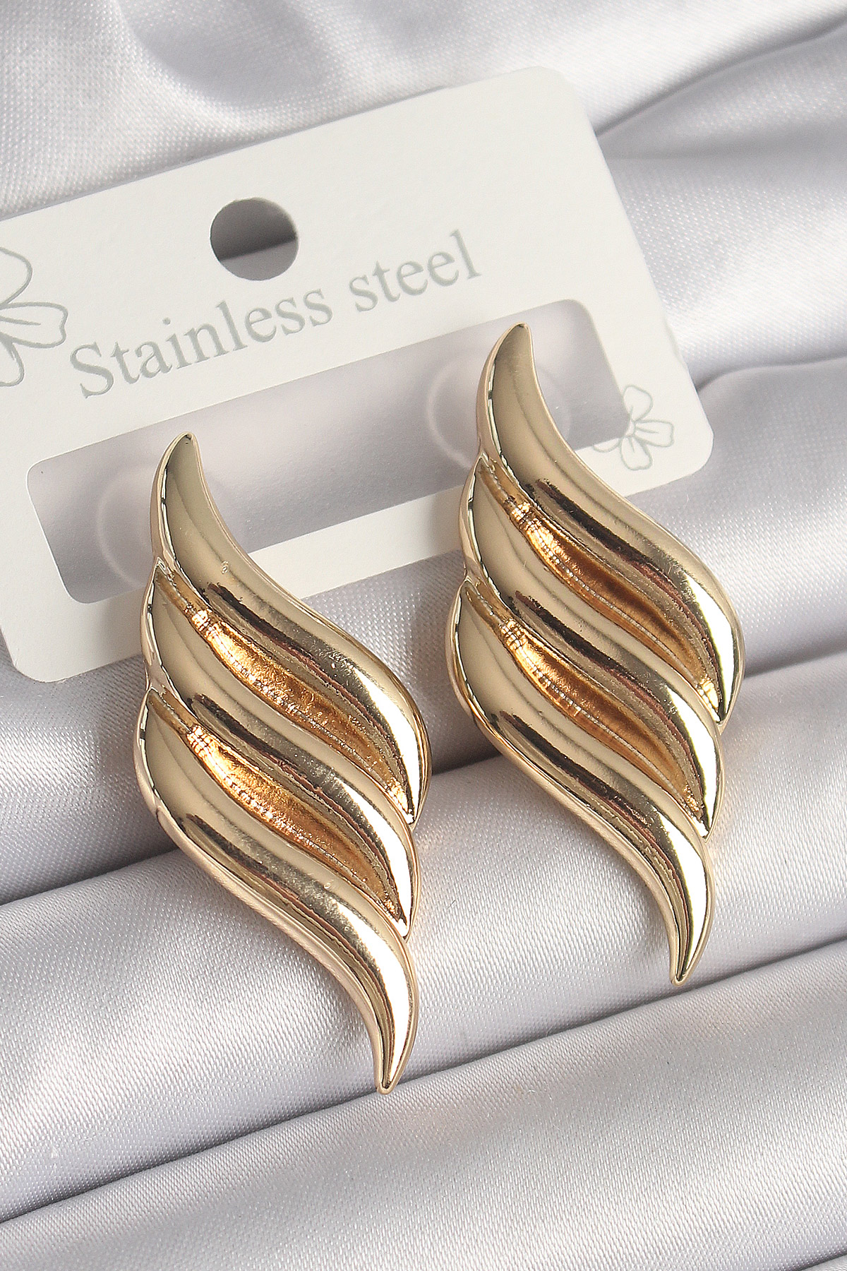 Pirinç Gold Renk 3 Sıra Dalga Model Kadın Küpe 5886