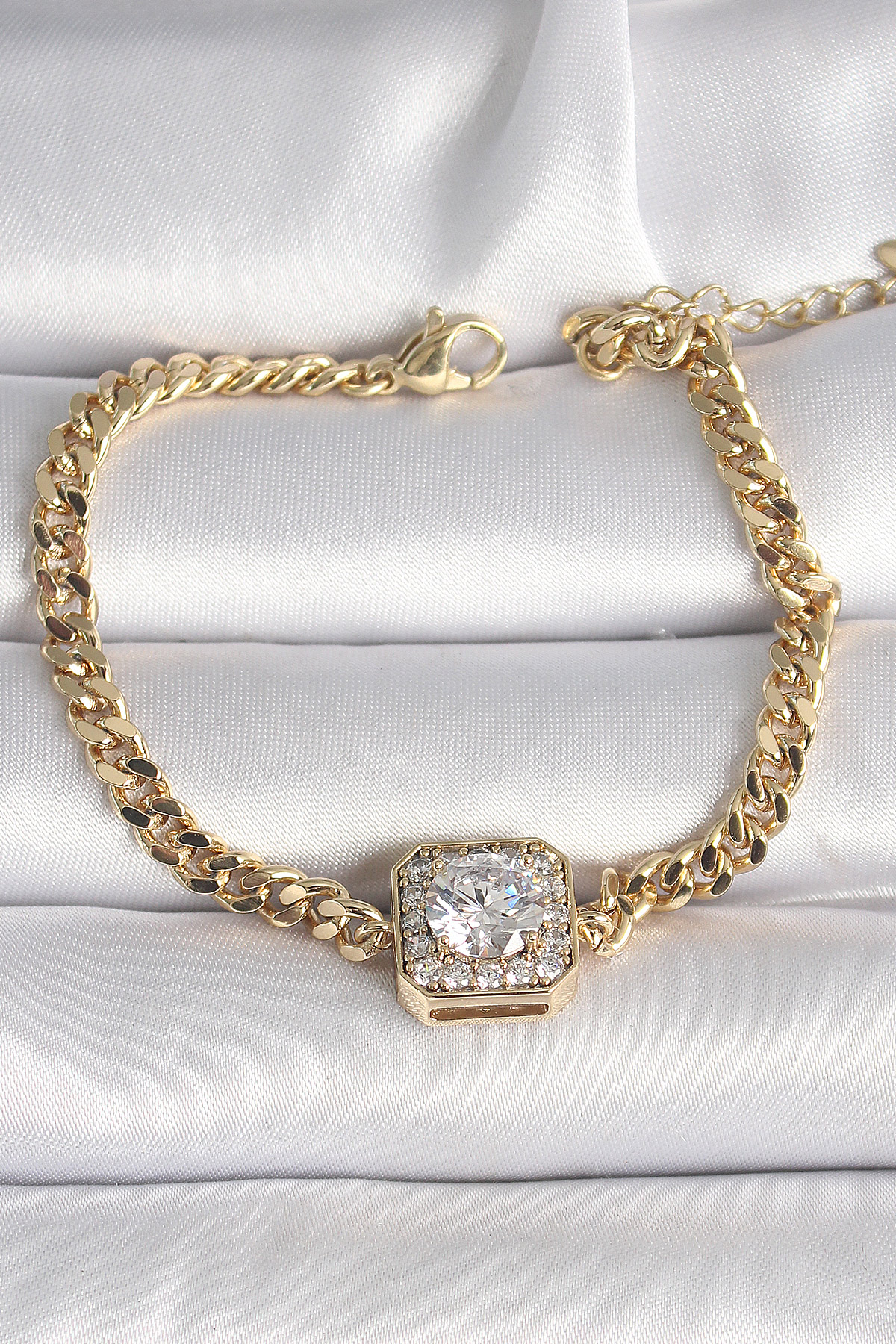 Pirinç Gold Renk Kare Zirkon Taşlı Xuping Exclusive VIP Seri Kadın Bileklik 5886